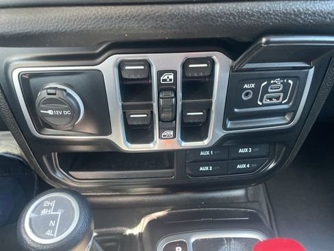 Used 2024 Jeep Wrangler Unlimited Sport AWD/4WD image 25