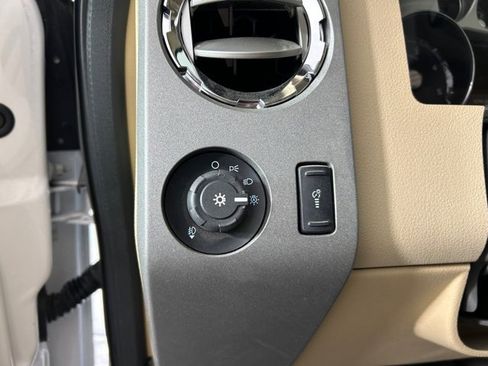 Used 2012 Ford F350 Lariat w/ Lariat Interior Pkg image 16