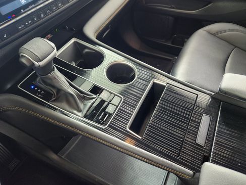 Used 2025 Toyota Sienna XLE Woodland Edition image 25