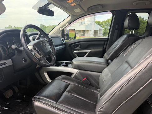 Used 2018 Nissan Titan PRO-4X AWD/4WD image 9