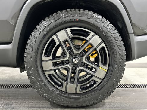 Used 2022 Rivian R1S Launch Edition image 10