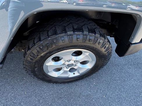 Used 2015 Jeep Wrangler Unlimited Sahara image 27
