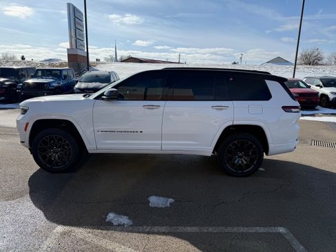 Used 2023 Jeep Grand Cherokee L Summit image 5