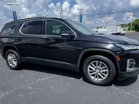 Used 2022 Chevrolet Traverse LT FWD image 2