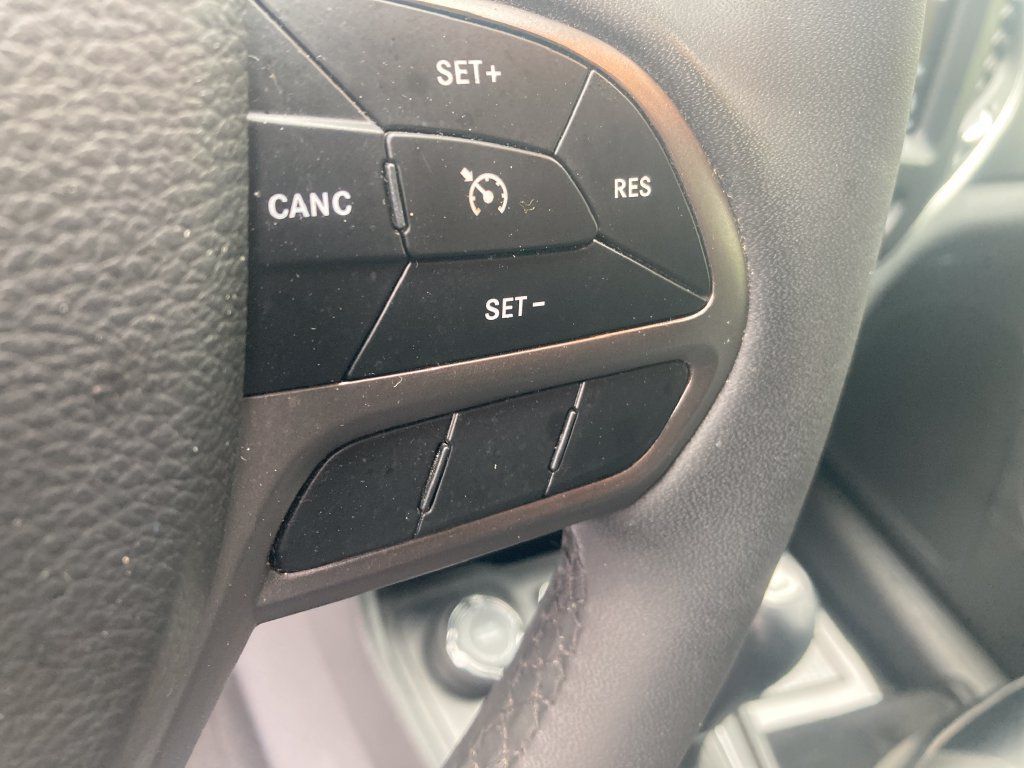 Used 2022 Jeep Cherokee Latitude Lux AWD/4WD image 40