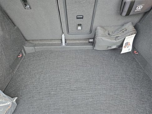 Used 2022 Volkswagen Taos SE image 19