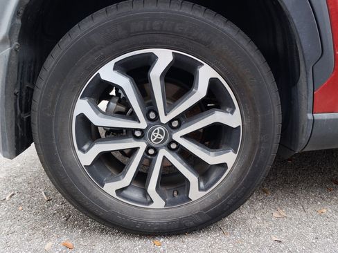 Used 2024 Toyota Corolla Cross SE image 13