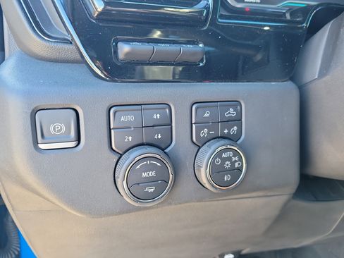 Used 2023 Chevrolet Silverado 1500 ZR2 w/ Technology Package image 24