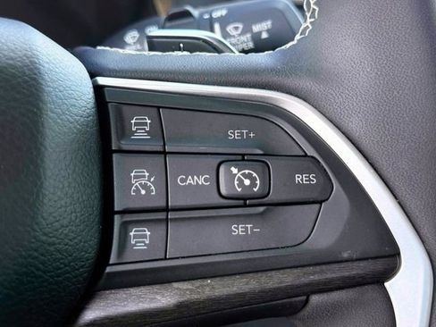 Certified 2023 Jeep Grand Cherokee Limited AWD/4WD image 23