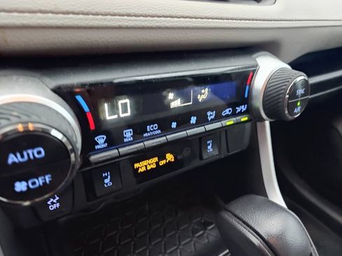 Used 2021 Toyota RAV4 XLE w/ Convenience Package AWD/4WD image 10