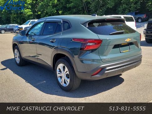 Used 2025 Chevrolet Trax LS w/ Driver Confidence Package FWD image 3