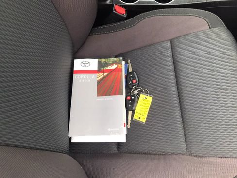 Used 2018 Toyota Corolla LE image 45