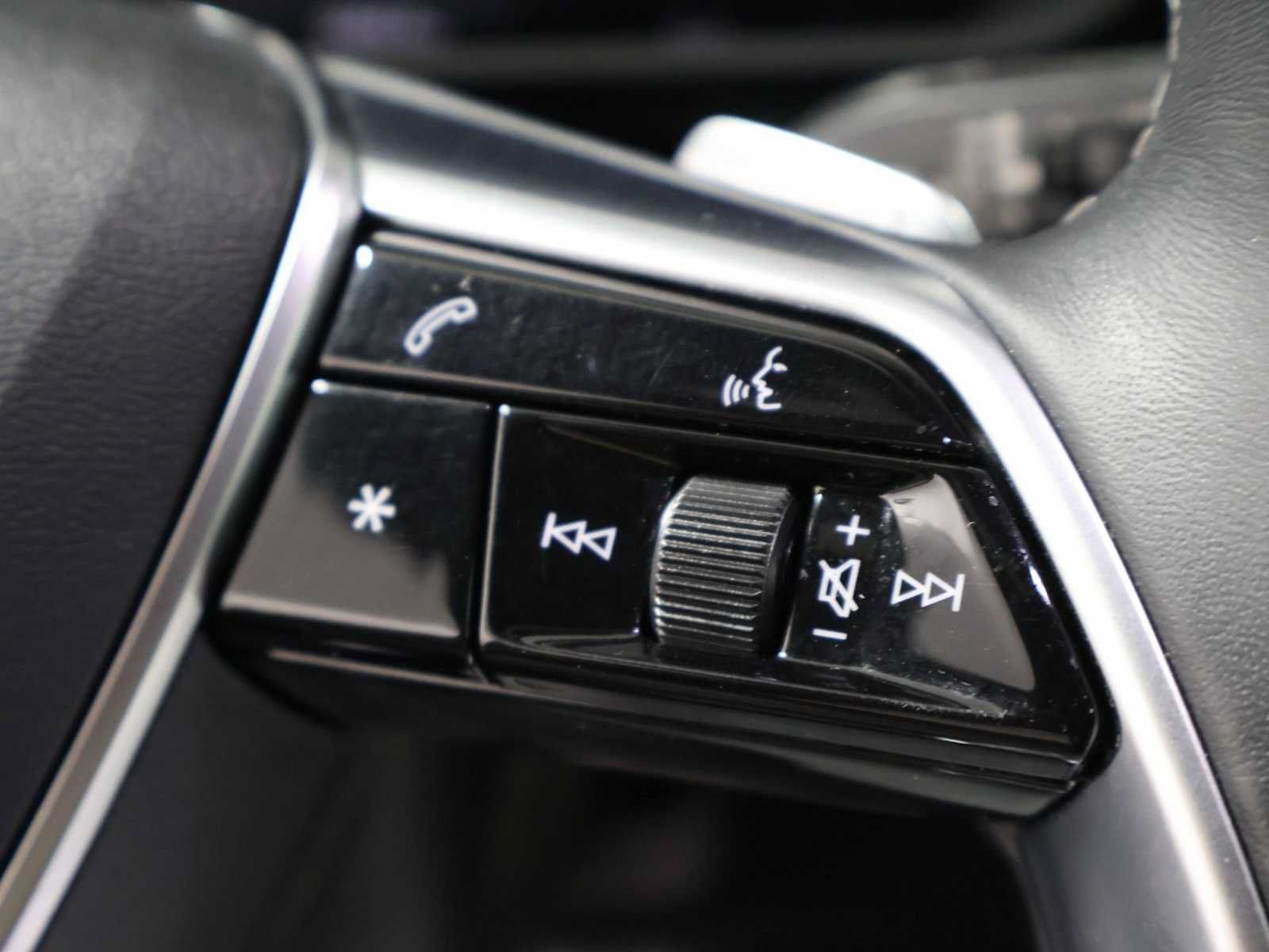 Used 2023 Audi e-tron Premium Plus w/ Premium Plus Package AWD/4WD image 26
