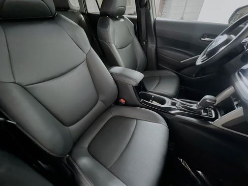 Used 2024 Toyota Corolla Cross XLE FWD image 31