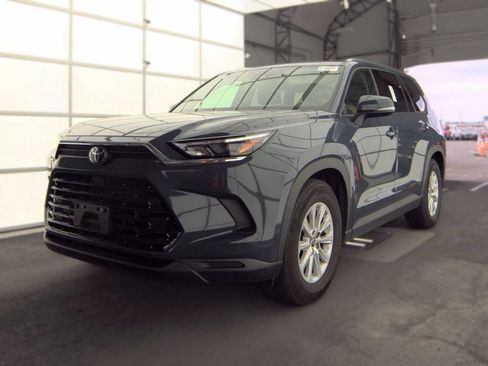 Used 2025 Toyota Grand Highlander AWD image 1