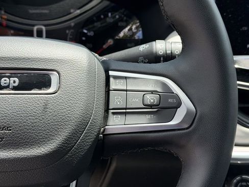 Used 2025 Jeep Compass Limited AWD/4WD image 12