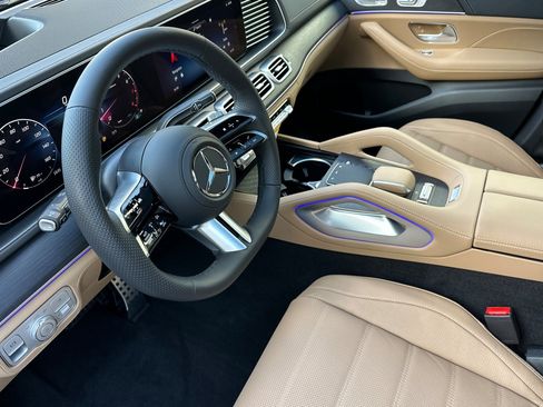 New 2026 Mercedes-Benz GLS 580 4MATIC image 9