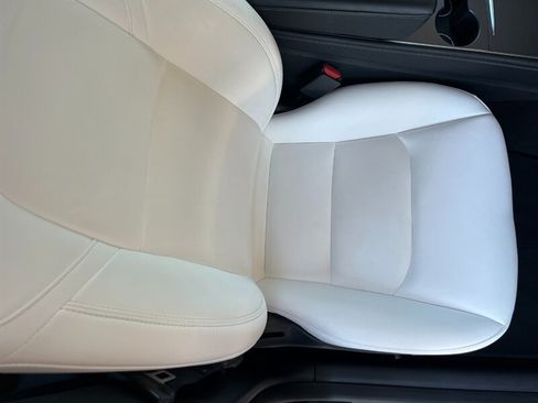 Used 2022 Tesla Model Y Long Range AWD/4WD image 39