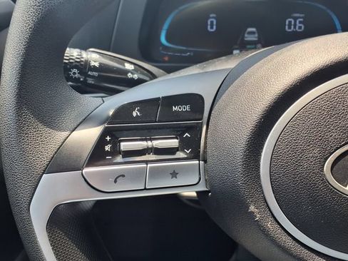 Used 2025 Hyundai Elantra SE FWD image 22