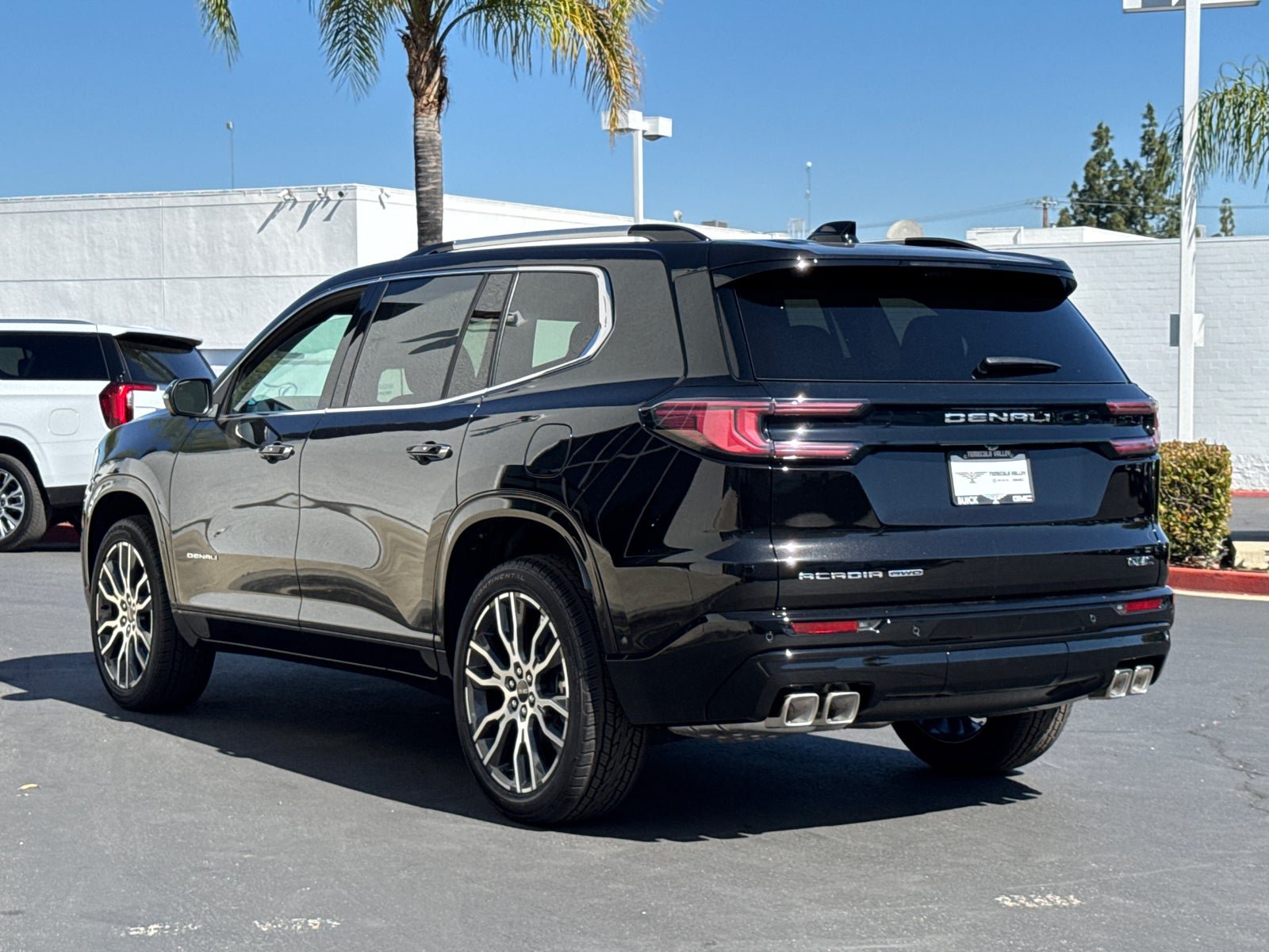 Used 2026 GMC Acadia Denali Ultimate w/ LPO, Illumination Package AWD/4WD image 13