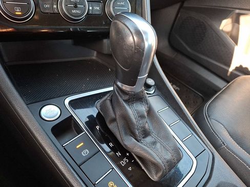 Used 2019 Volkswagen Jetta SEL Premium image 13