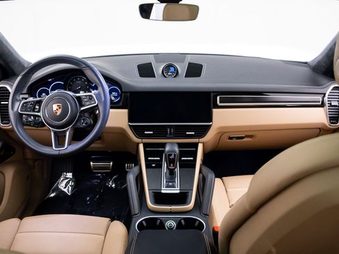 Certified 2023 Porsche Cayenne GTS AWD/4WD image 11