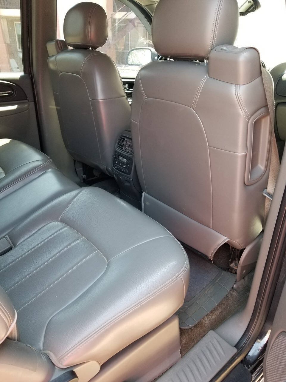 Used 2004 GMC Envoy XUV SLT AWD/4WD image 10