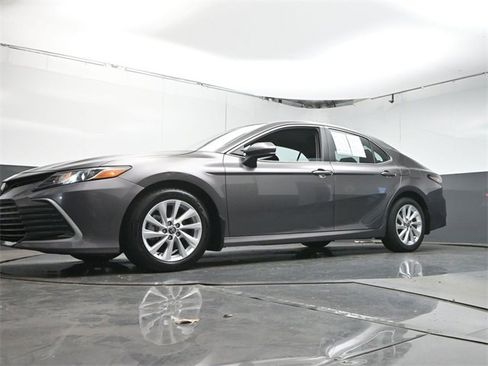Used 2024 Toyota Camry LE image 31