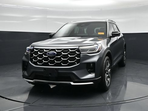 Certified 2025 Ford Explorer Platinum w/ Ultimate Package AWD/4WD image 58