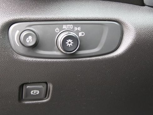 Used 2021 Chevrolet Blazer LT FWD image 12
