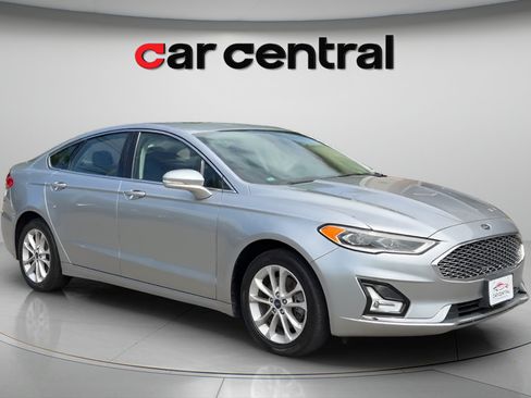 Used 2020 Ford Fusion Energi Titanium FWD image 8