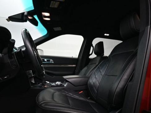 Used 2018 Ford Explorer Platinum AWD/4WD image 16