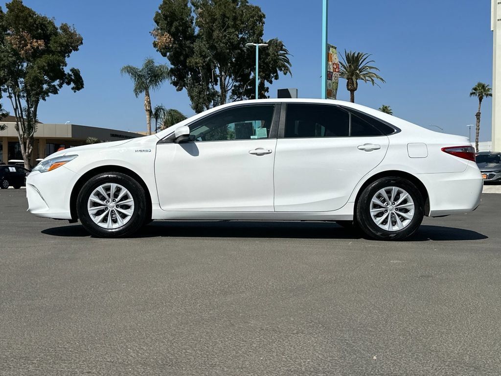 Used 2016 Toyota Camry LE FWD image 2