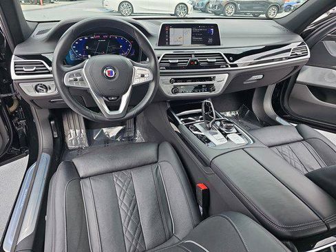 Used 2022 BMW ALPINA B7 xDrive w/ Luxury Rear Seating Package image 16