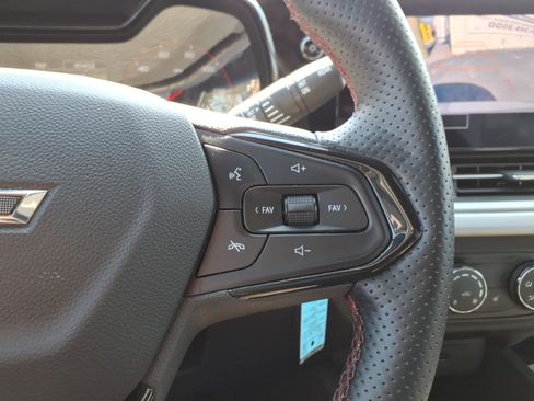 Used 2024 Chevrolet Trax RS FWD image 22