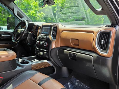 Used 2022 Chevrolet Silverado 2500 High Country w/ Technology Package AWD/4WD image 36