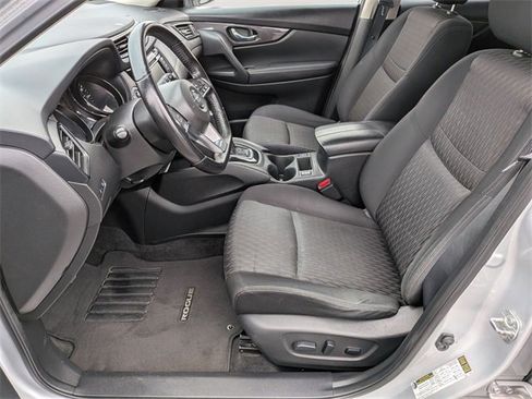 Used 2019 Nissan Rogue SV image 10