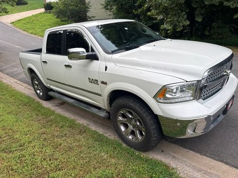 Used 2017 RAM 1500 Laramie w/ Convenience Group AWD/4WD image 17