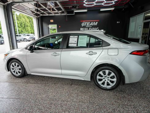 Certified 2023 Toyota Corolla LE w/ Carpet Mat Package (TMS) FWD image 3
