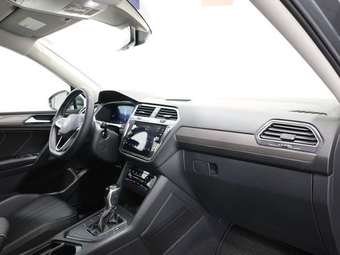 Used 2023 Volkswagen Tiguan SE FWD image 23