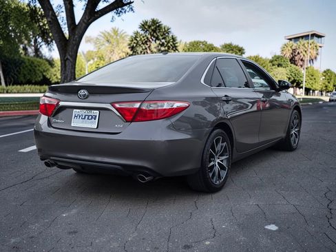 Used 2017 Toyota Camry XSE image 5