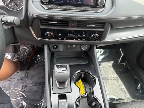 Used 2024 Nissan Rogue SV FWD image 19
