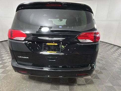 Used 2024 Chrysler Voyager LX FWD image 4