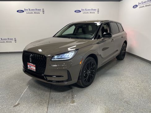 Used 2025 Lincoln Corsair AWD w/ Equipment Group 101A image 3