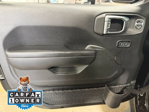 Used 2023 Jeep Gladiator Mojave AWD/4WD image 10