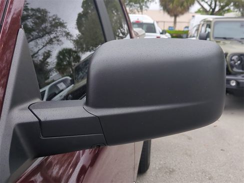 Used 2020 RAM 1500 Classic SLT image 13