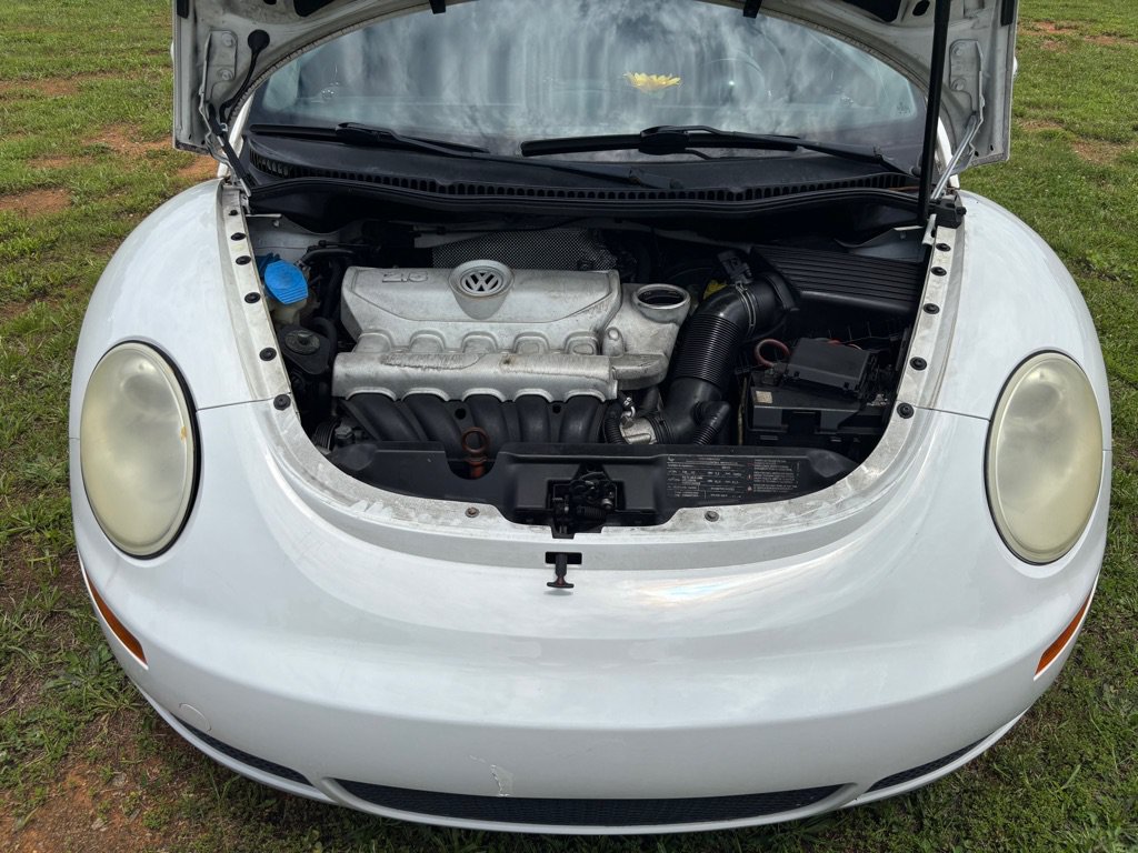 Used 2010 Volkswagen Beetle Coupe FWD image 17