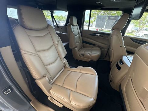 Certified 2019 Cadillac Escalade ESV Platinum AWD/4WD image 28