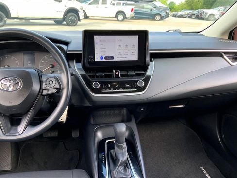 Used 2024 Toyota Corolla LE FWD image 7