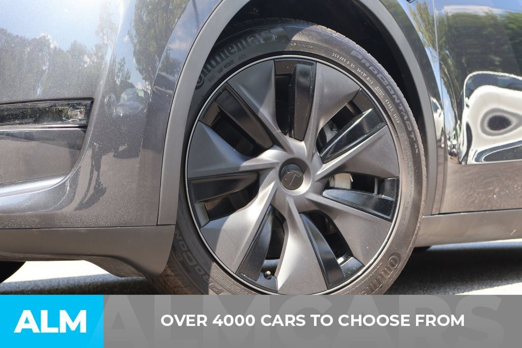 Used 2025 Tesla Model Y Long Range AWD/4WD image 2